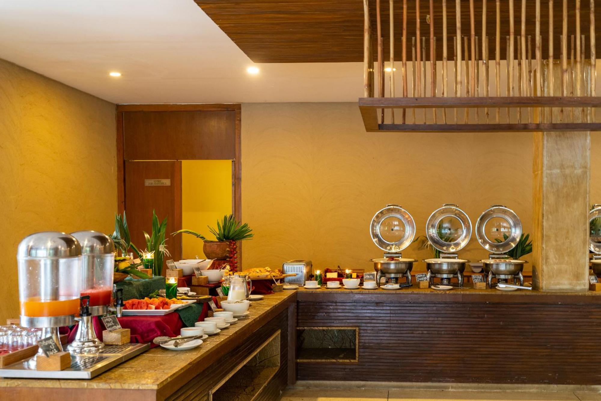 Hotel Kasara Chitwan Patlahara Exteriér fotografie